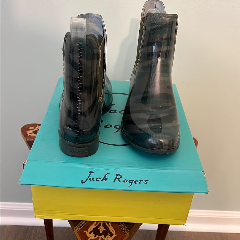 Jack Rogers short rain boots. Worn once size 8